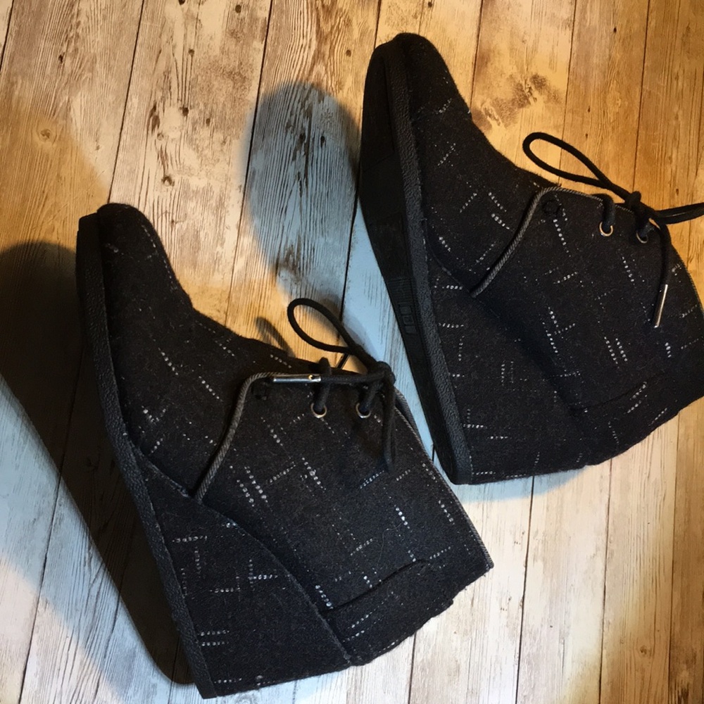 Toms shoes woman’s wedges black/ white size 7